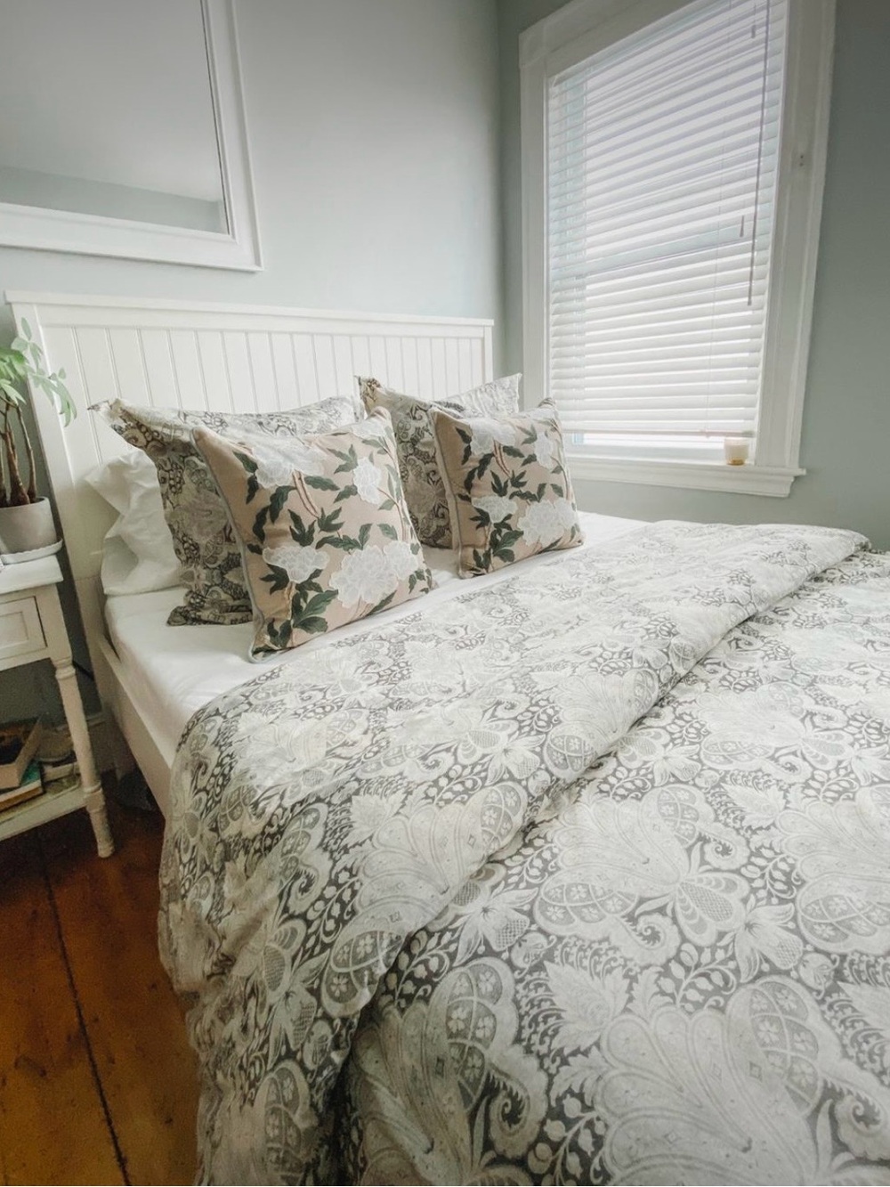 Pottery Barn Paisley Patterned Cotton Duvet Queen Cover Set with Shams